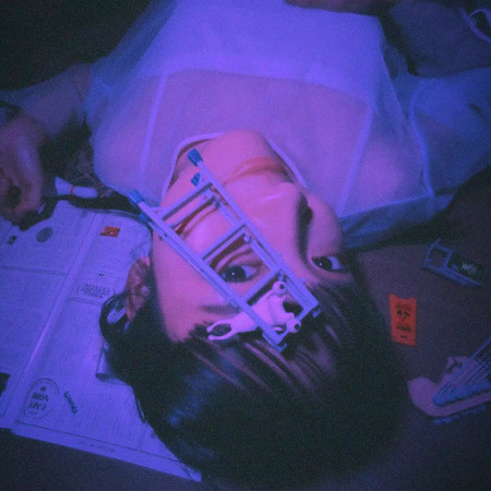 環遊世界在五坪小套房書桌上