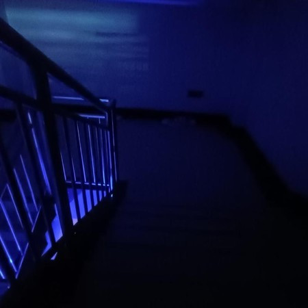 未落下的泪（划过脸颊像是点缀）