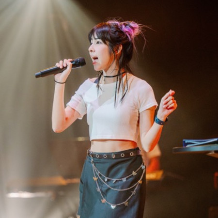 Crystal Huang 水晶